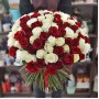 Букет из 101 белой и красной розы